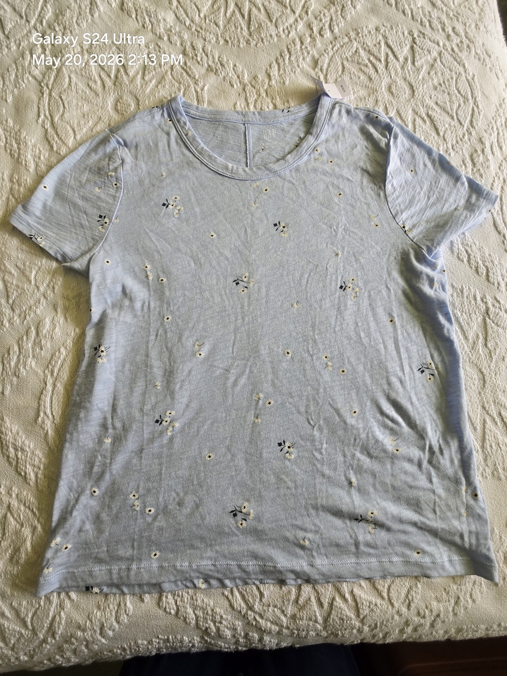 GAP Lavender Tee with Small White Floral Accents NWT